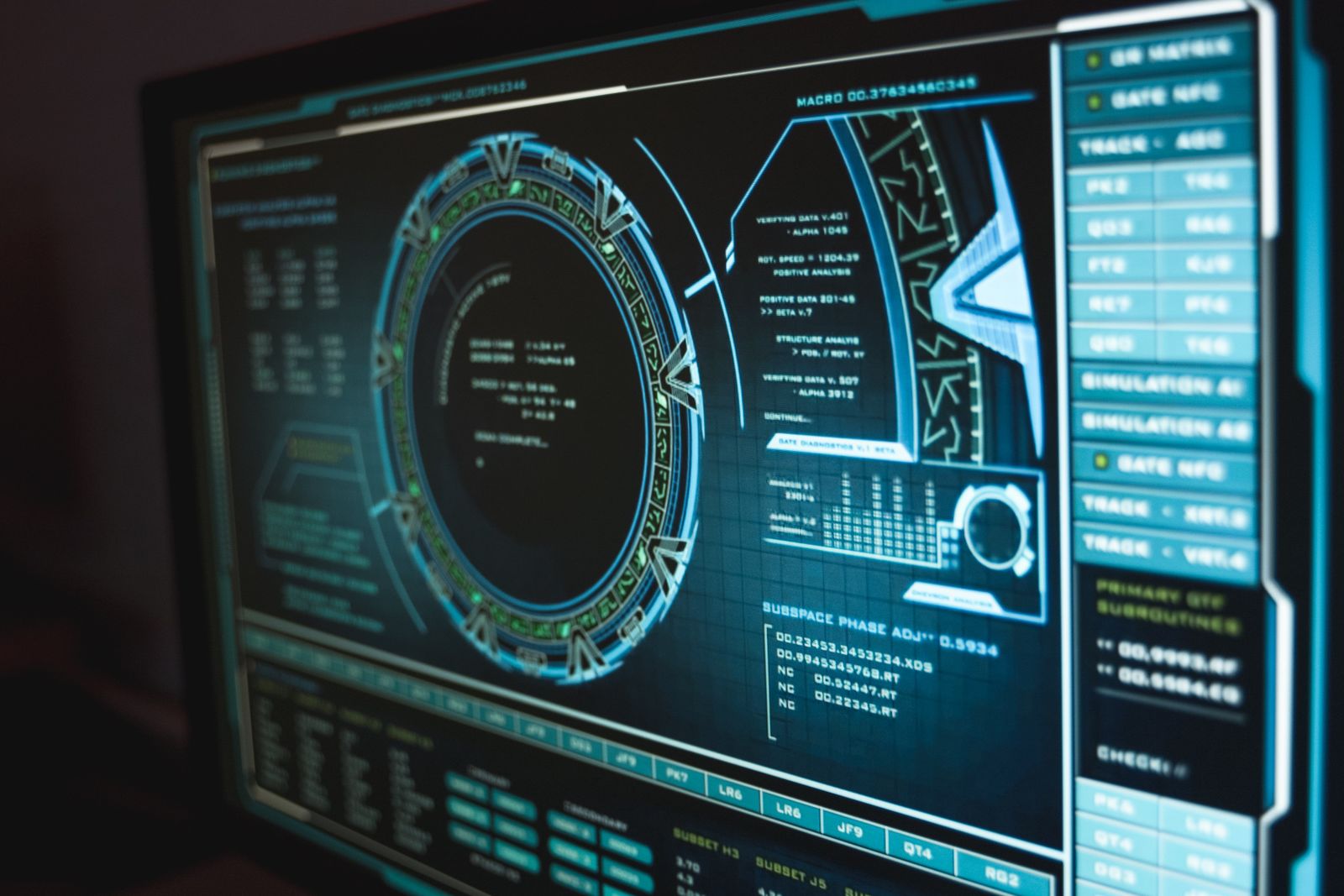 Schermo di computer con dati e codice relativi alla sicurezza informatica, a rappresentare gli aggiornamenti di sicurezza del Patch Tuesday Microsoft