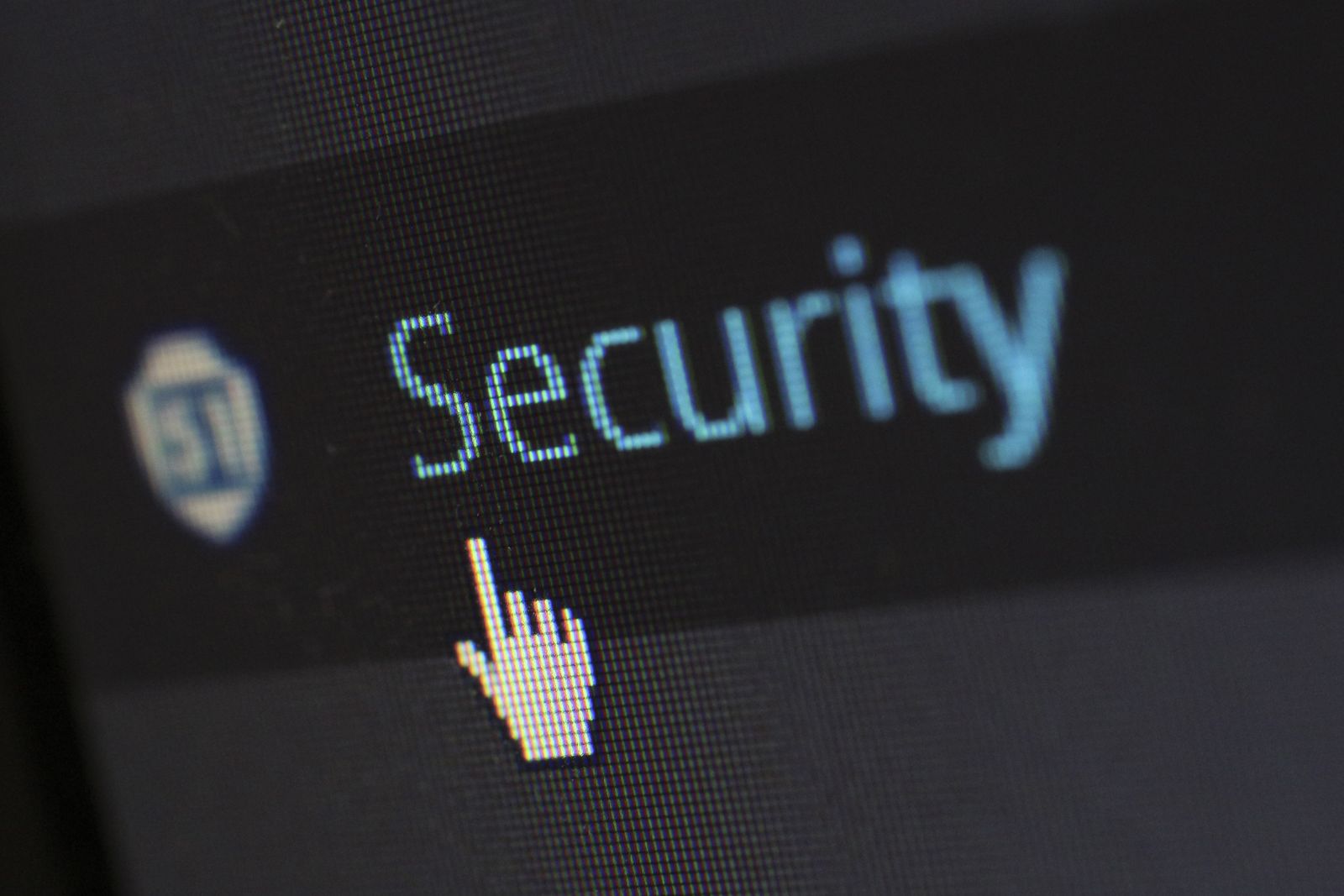 Lucchetto rosso appoggiato su una tastiera, simbolo di un attacco ransomware
