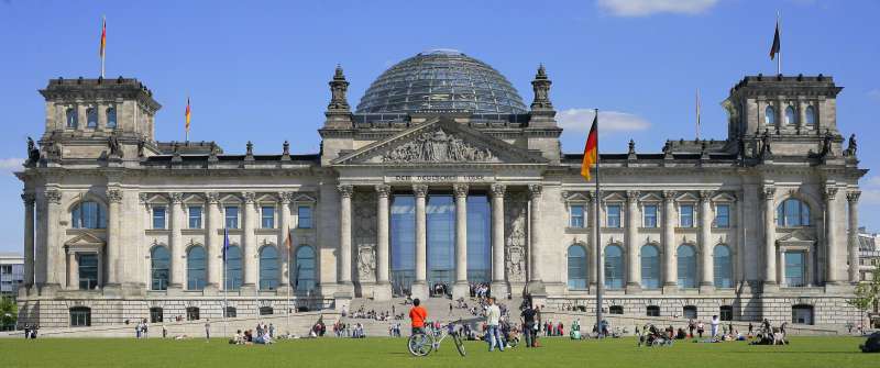 Il Reichstag a Berlino, sede del Parlamento tedesco e Paese d'origine di FragDenStaat e del software Froide