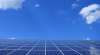 Pannelli fotovoltaici fotografati dal basso contro un cielo azzurro